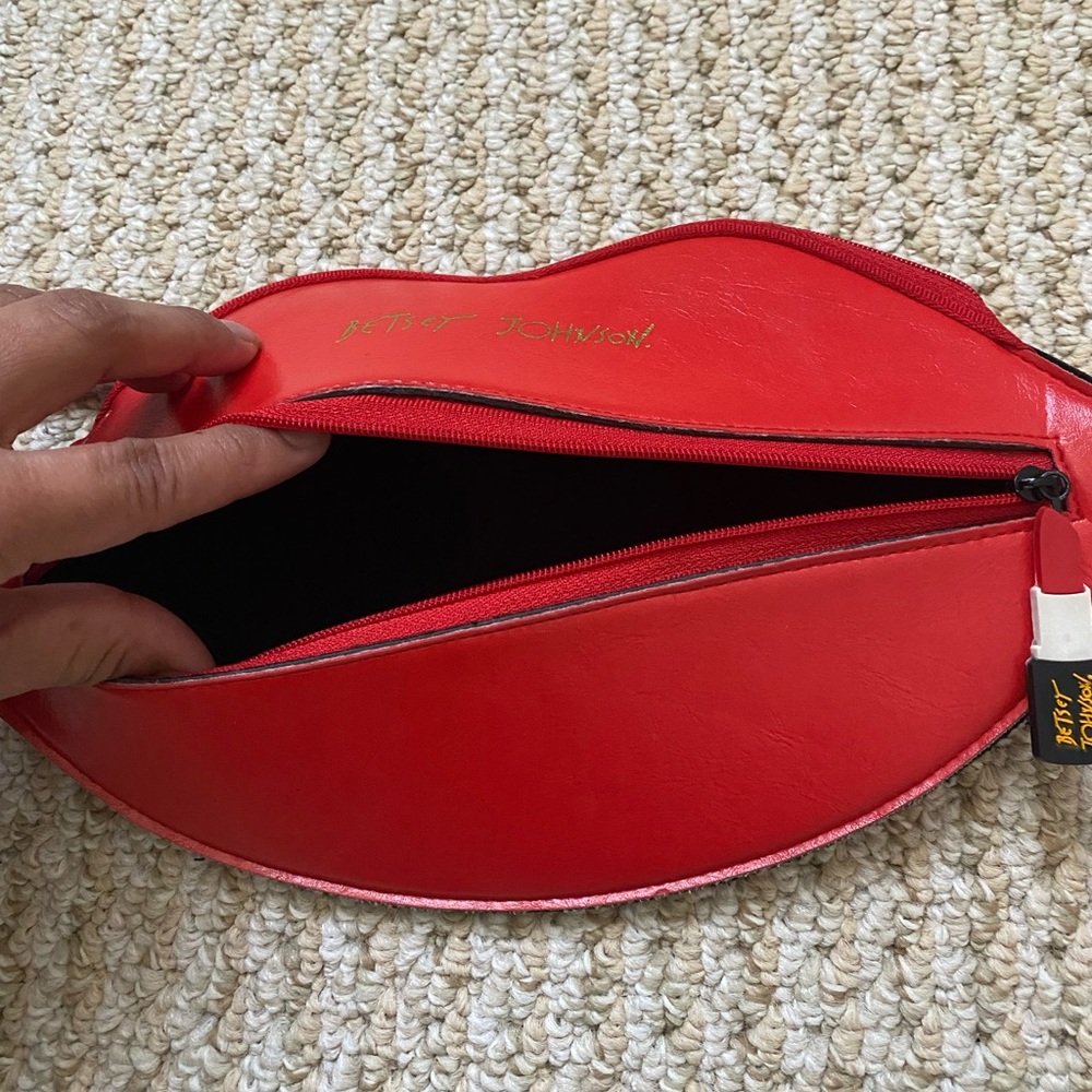 BETSEY JOHNSON | Red Lips Wristlet Zipper Clutch - Picture 6 of 9